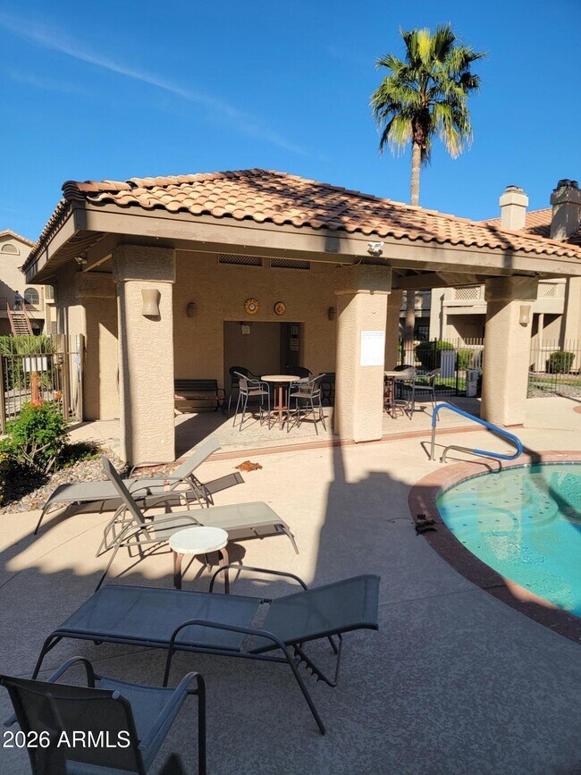 Building Photo - 930 N Mesa Dr