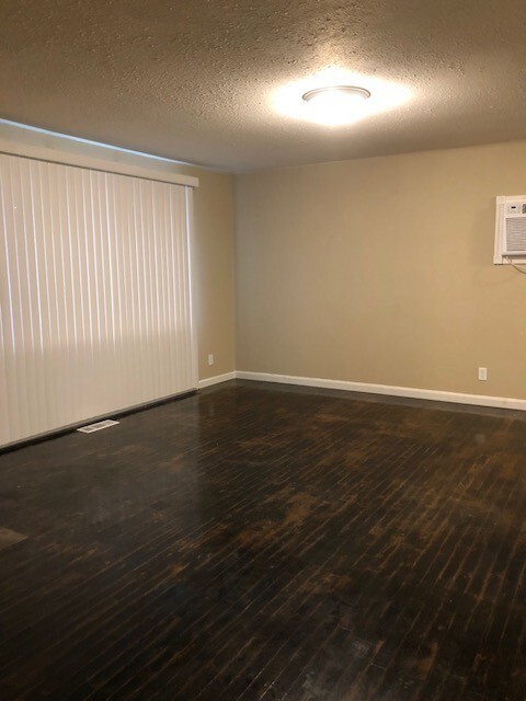 Building Photo - Lovely 3 Bed 1 Bath Home