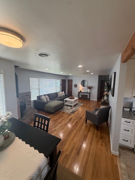 Building Photo - 227 Randolph Way