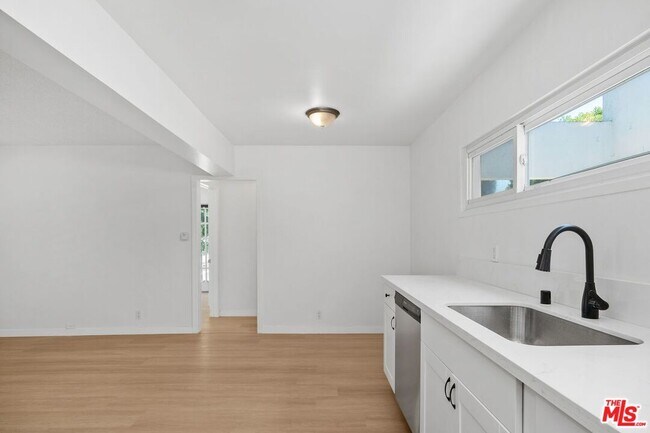 Building Photo - 2621 S Centinela Ave