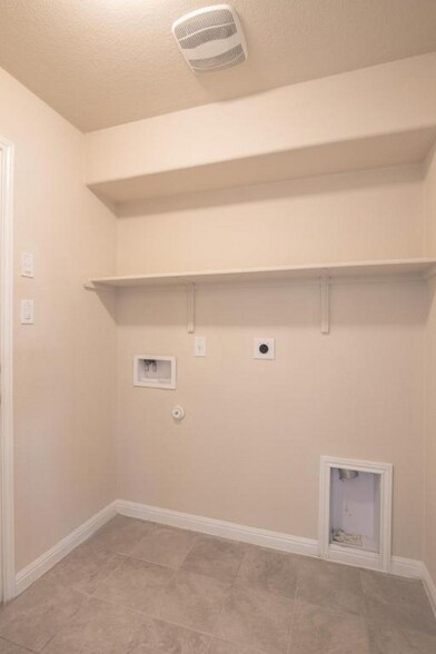 Building Photo - 9501 Raeburn Court