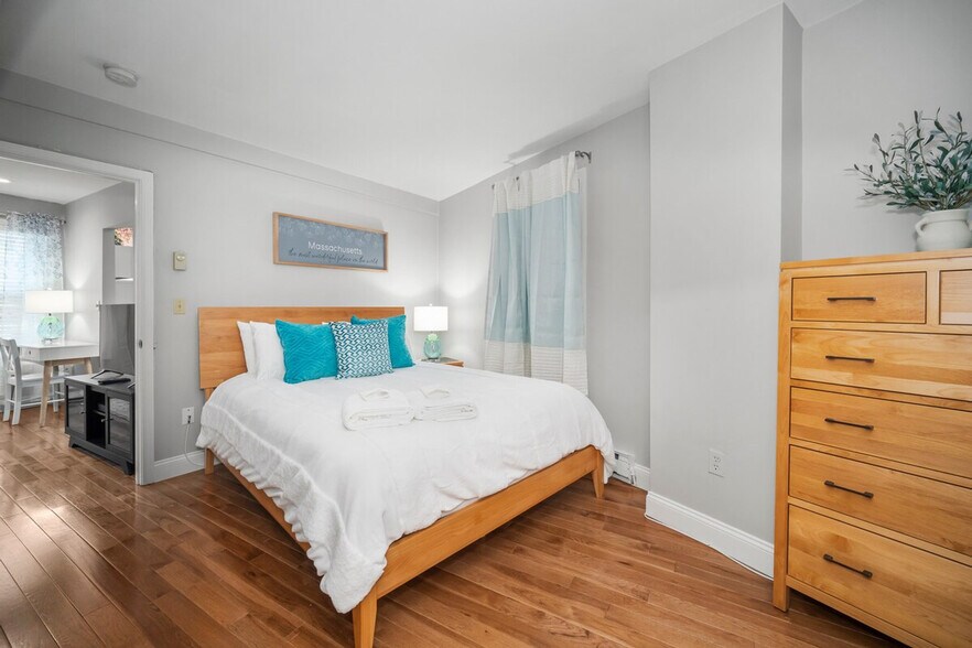 Building Photo - 19 Clark St