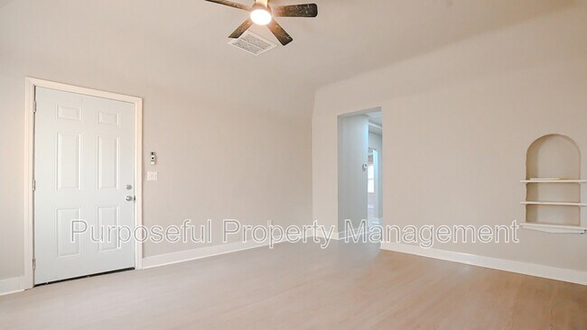 Building Photo - 2201 Glen Ellyn St