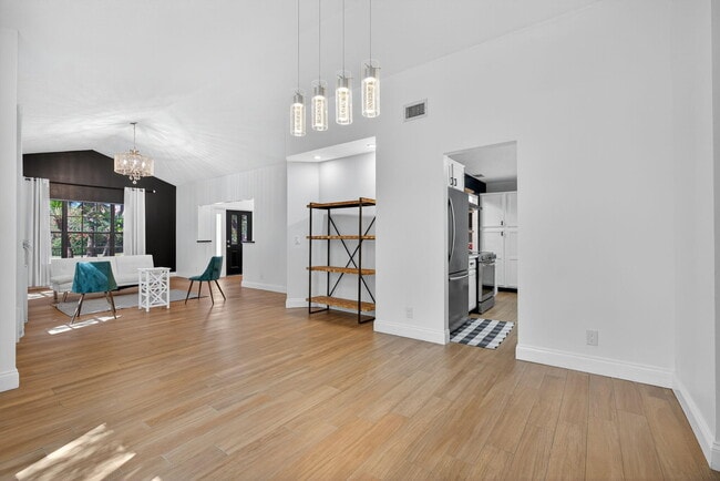 Building Photo - 2606 Monaco Terrace