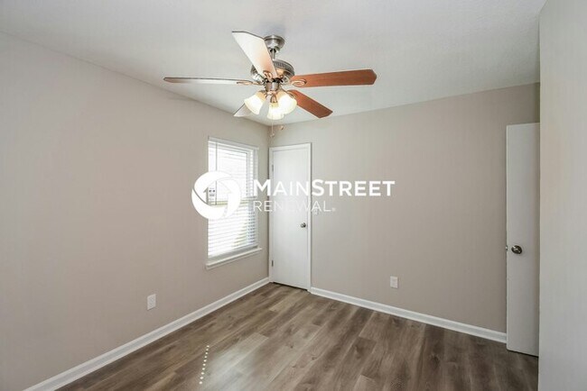 Building Photo - 3 Bedroom Pet-Friendly Home in JACKSONVILLE, FL with Main Street Renewal