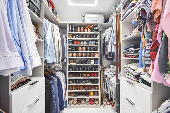 Building Photo - 14441 S Biscayne River Dr