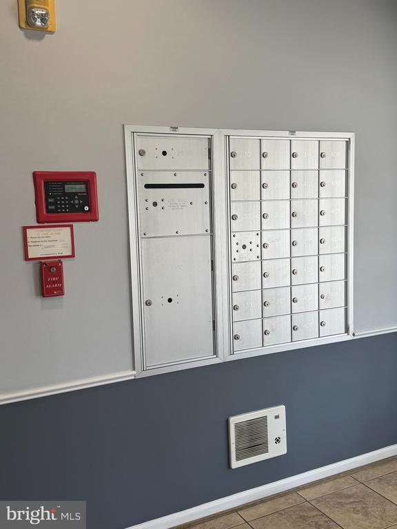 Building Photo - 2604 Chapel Lake Dr