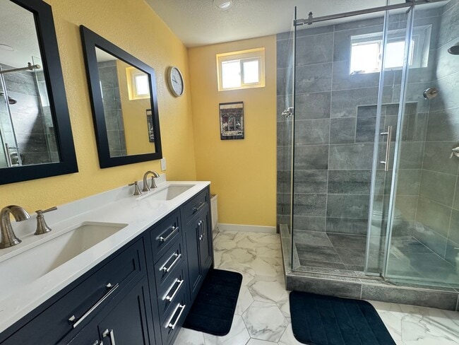 Building Photo - Beautiful 4-Bedroom + Loft Home in Desirab...