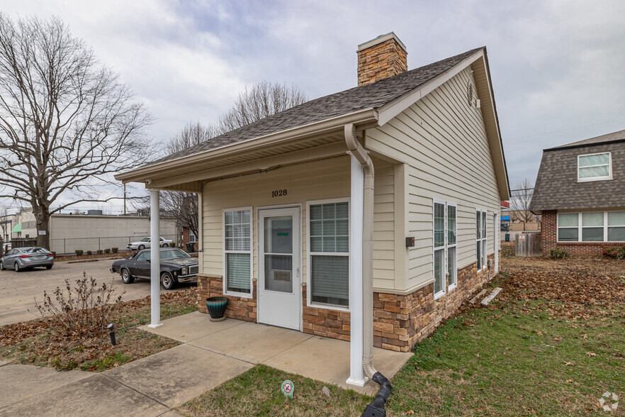 Primary Photo - Greenleaf Townhomes