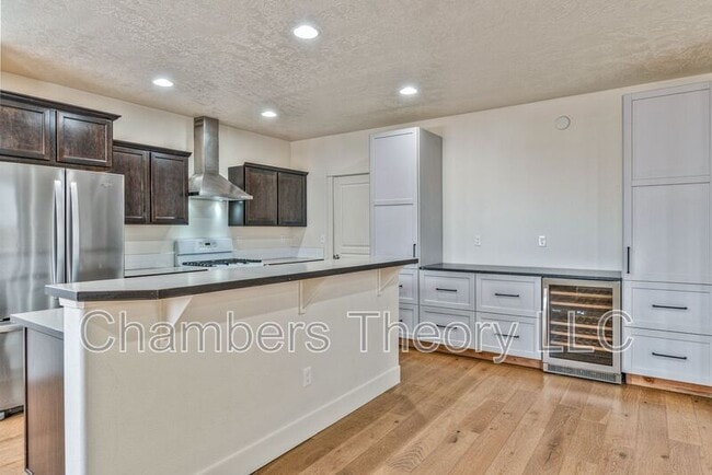 Building Photo - 3593 SW Pumice Ave