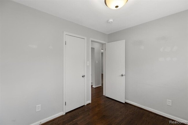 Building Photo - 3221 Shenandoah Dr