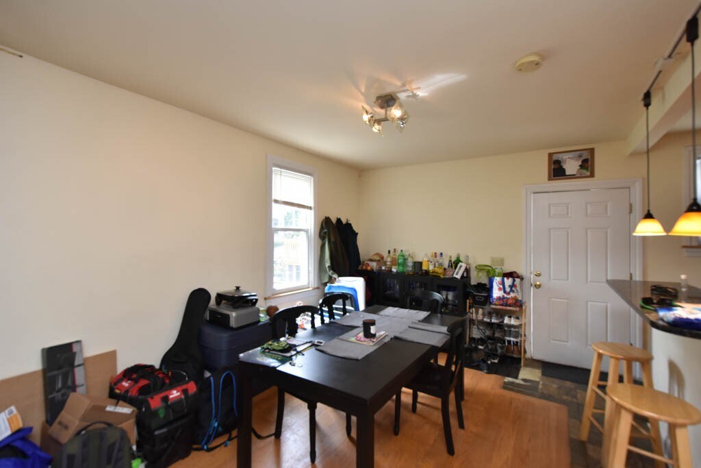 Building Photo - 1736 W Altgeld St