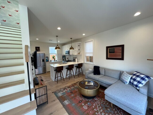 Open Floor - Liv & Kitchen - 1211 E 2nd St