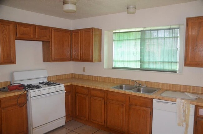 Building Photo - 3407 Sandbrook Dr