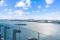 Building Photo - 700 NE 26th Terrace