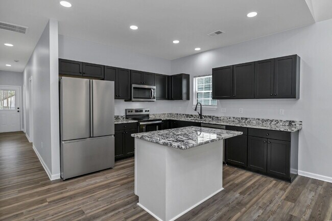 Building Photo - 32 Roberson St