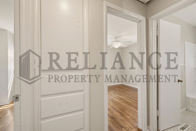 Building Photo - 2017 S Grn Acrs St