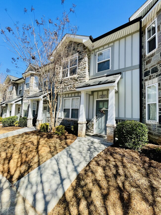 Building Photo - 219 Capstone Dr