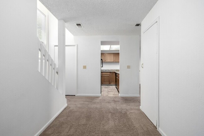Building Photo - Updated and Stylish 1BDR/1BTH in the Eleve...