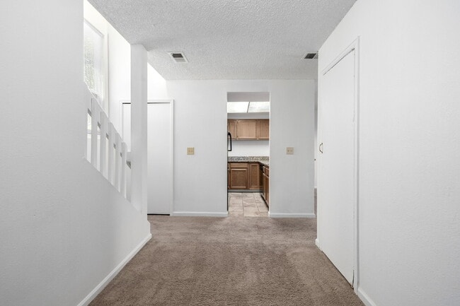 Building Photo - Updated and Stylish 1BDR/1BTH in the Eleven-One-Eleven Condominium Complex