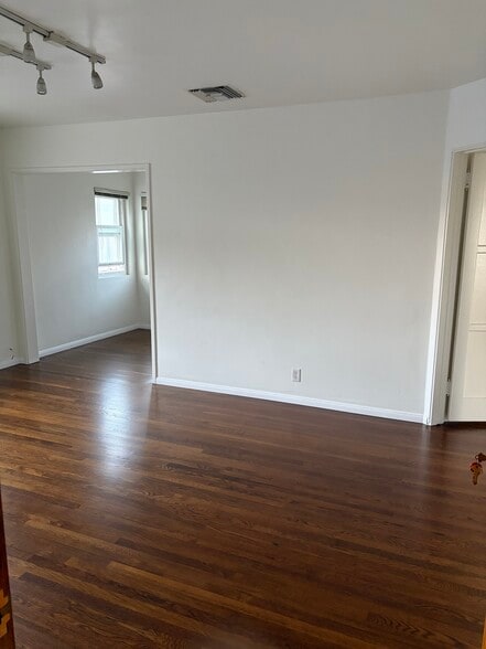 Living Room - 811 E Nutwood St