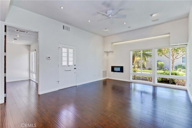 Building Photo - 2156 Via Mariposa E
