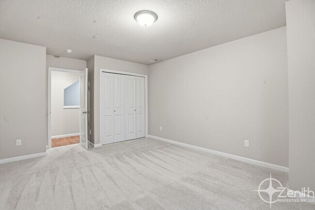 Building Photo - 9019 N Dogwood St