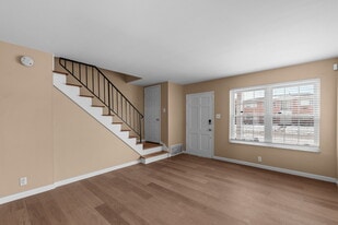 Building Photo - 445 Olian Dr