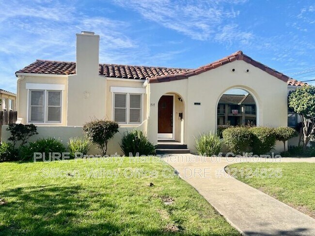 Primary Photo - 717 E Lake Ave