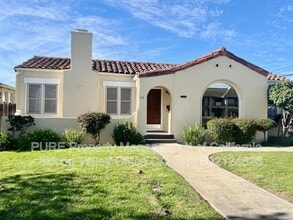 Building Photo - 717 E Lake Ave