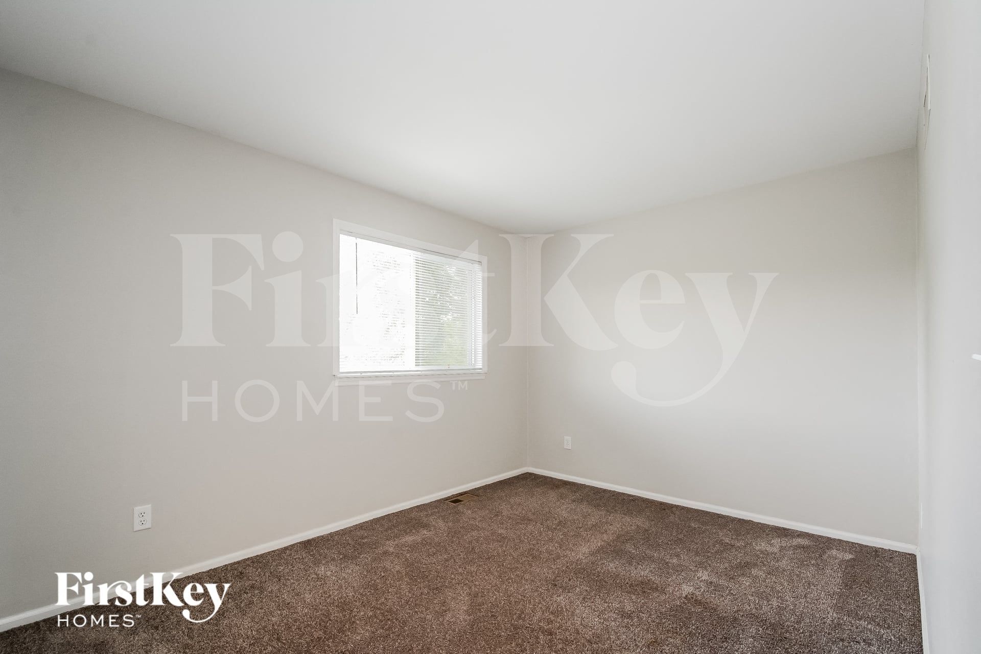Building Photo - 920 Tree Trails Ln