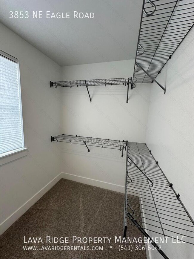 Building Photo - 3853 NE Eagle Rd