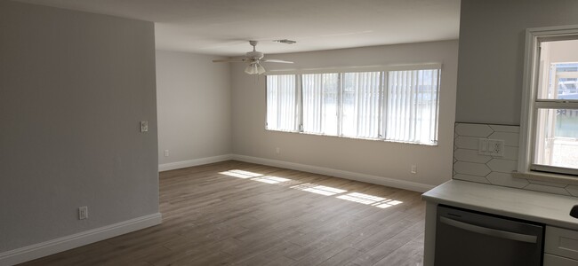 Building Photo - 1666 Sabal Palm Dr