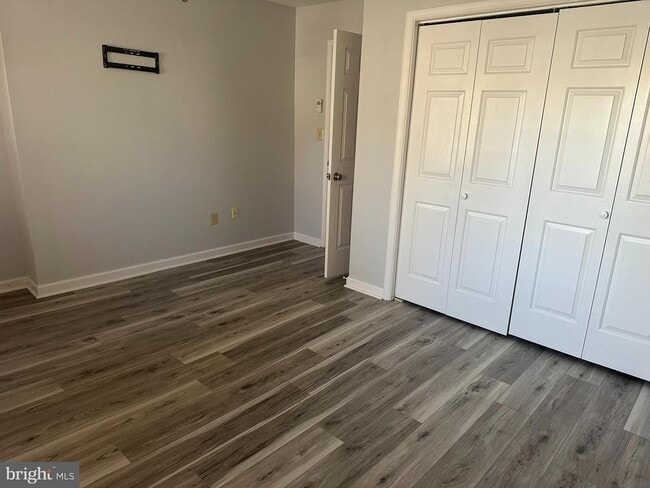 Building Photo - 223 E 8th Ave