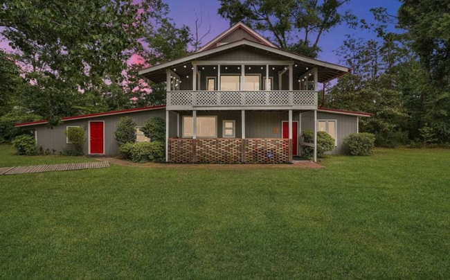 Building Photo - UNFURNISHED - 2 Bed 2 Bath + HUGE BONUS in a wooded oasis - NO HOA - off Middle Sound Loop