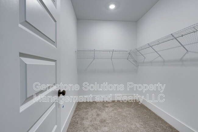 Building Photo - 7284 Ludlow Dr