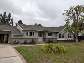 Building Photo - 3 bed, 2 bath single story home - JUST REM...