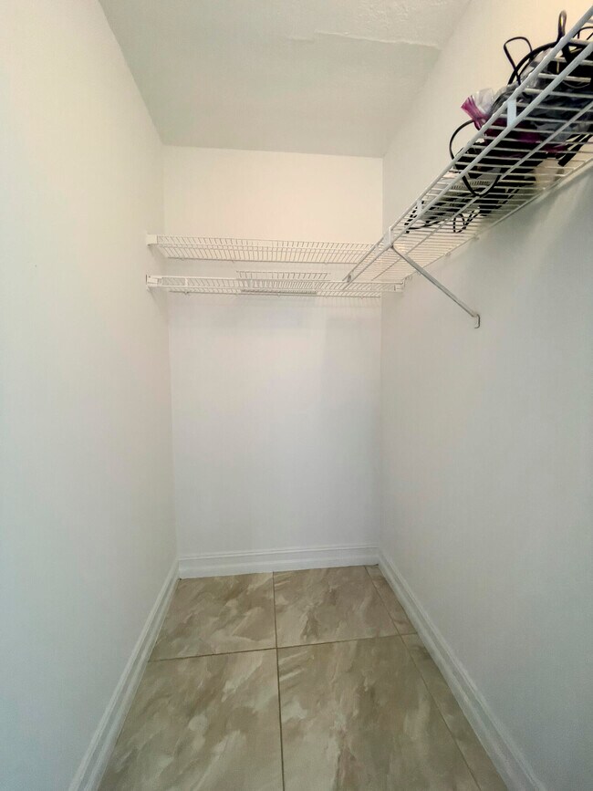 Building Photo - 3624 La Aires Ct