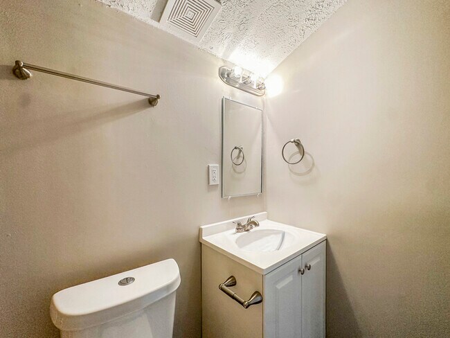 Building Photo - 7065 Merrywood Dr