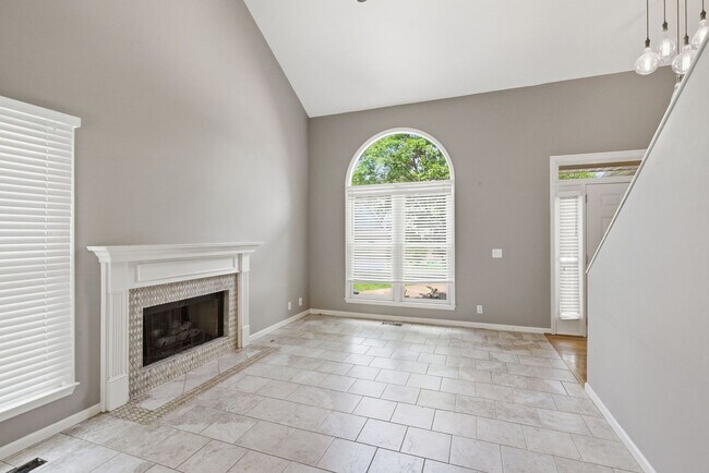 Building Photo - 913 Magnolia Ct W
