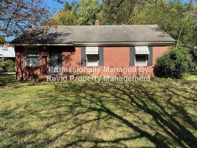 Building Photo - Large 3 bedroom home!