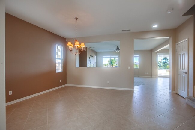 Building Photo - Spacious Rosemont 4-bedroom with Loft, and...