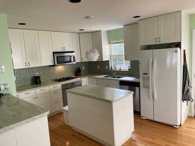 Kitchen - 42 Beacon Hill Ct