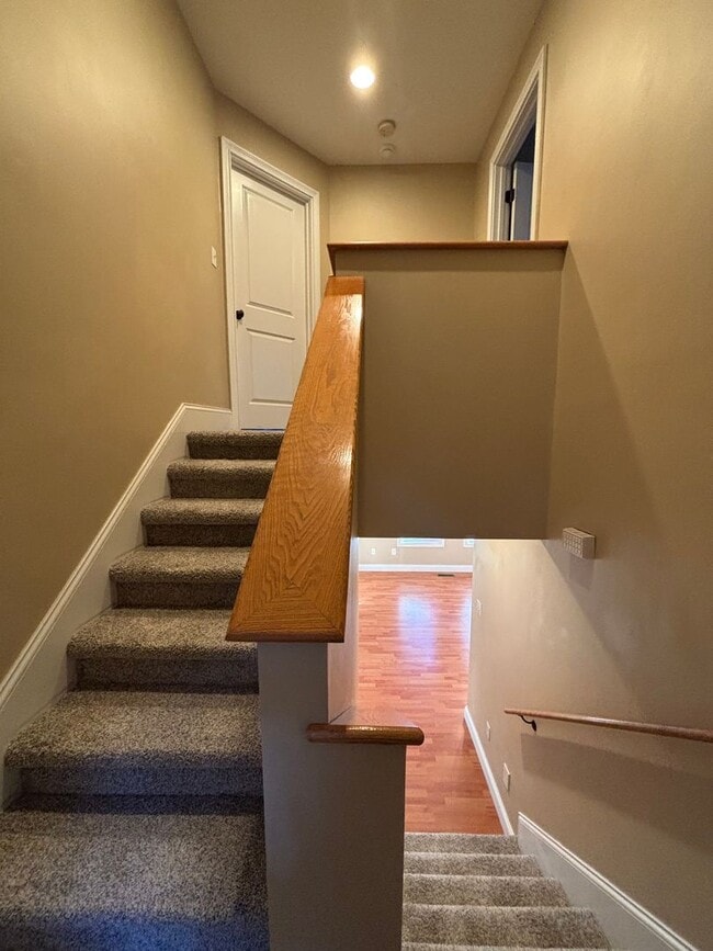 Building Photo - Freshly Renovated Dollhouse in Maryville!!