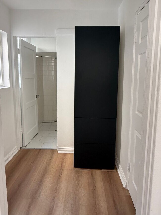 Building Photo - 241 N Ave 49