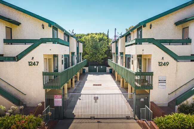 Primary Photo - 1247 June St