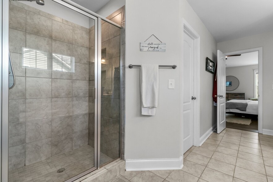 Building Photo - 230 Parrish Ln