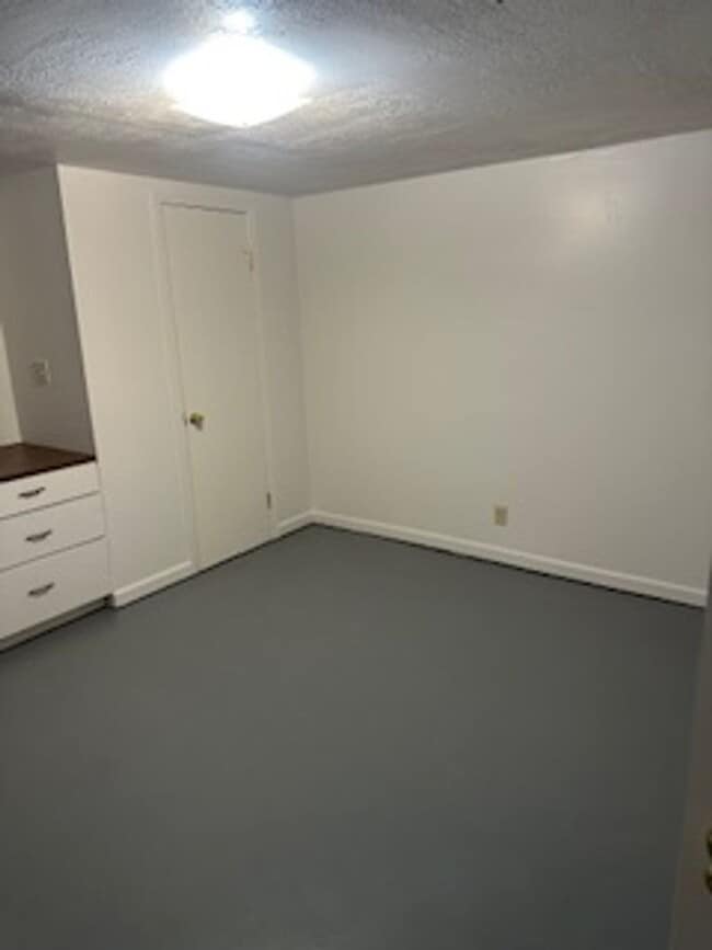 Building Photo - Welcome Home! Beautiful 4 Bedroom 2 Bath Home in Kansas City, MO