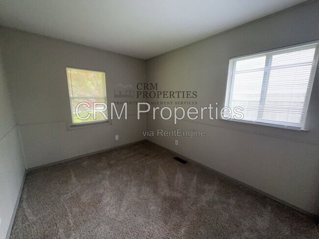 Building Photo - 212 Southlea Dr