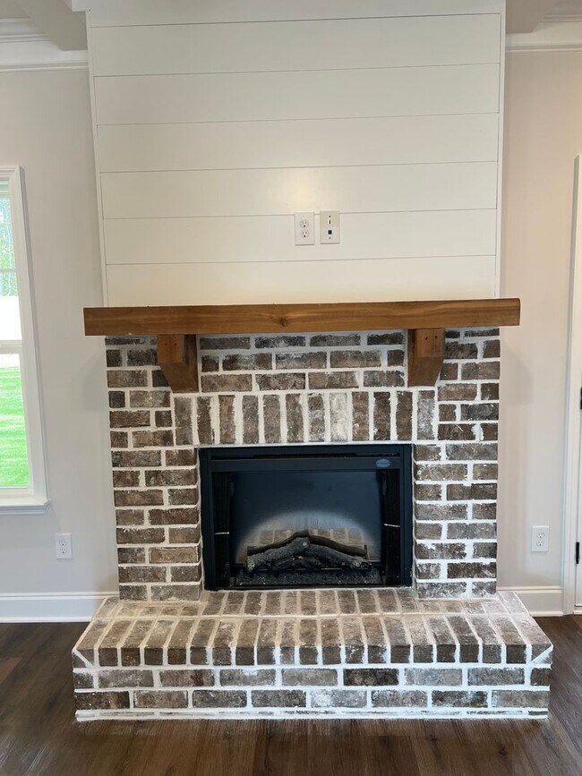 Building Photo - *** COMING SOON! *** Exquisite Rental Home Features 4 Beds, 2.5 Baths in John's Landing!
